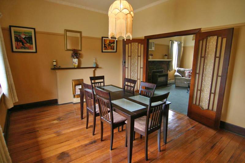 Classic Californian Bungalow with Charm & Character Picture 2