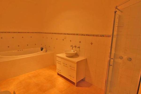 Fully Renovated!!! Picture 3