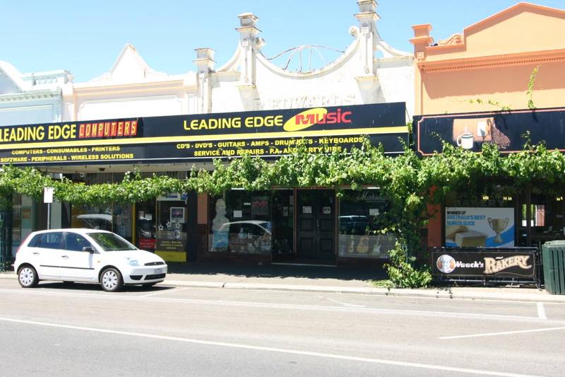 COMMERCIAL RETAIL SHOP- FOR LEASE Picture 1