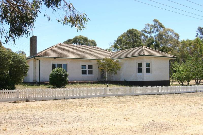 Solid Brick on 1/25 Acres Bushland Picture 1