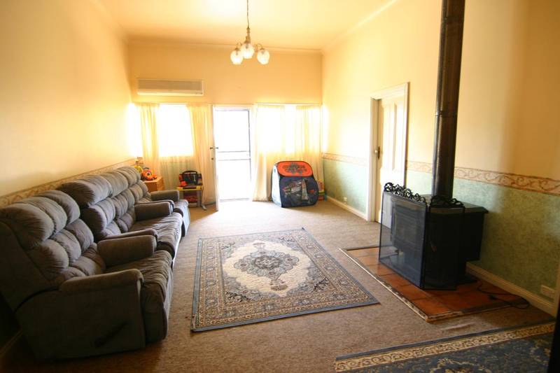 7BR PERIOD HOME IN PRIME LOCATION Picture 2