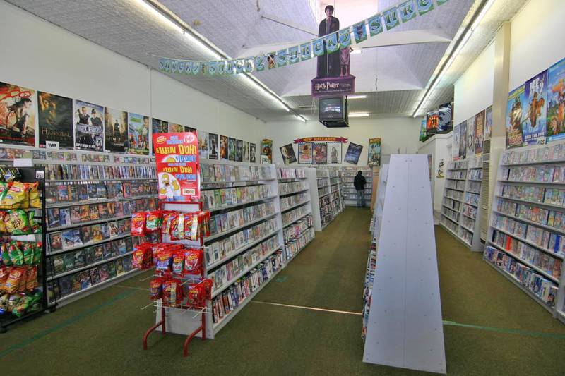 Large Retail Shop - For Lease Picture 3