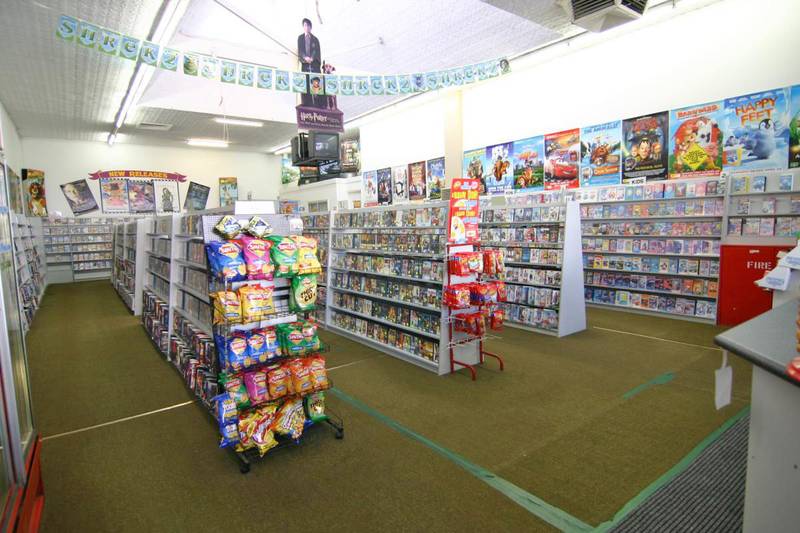 Large Retail Shop - For Lease Picture 2