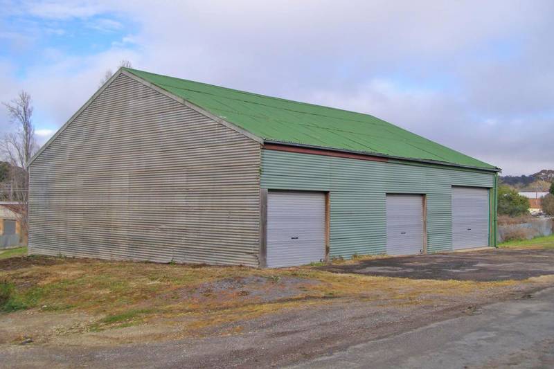 Commercial Warehouse/Building Premises Picture 1