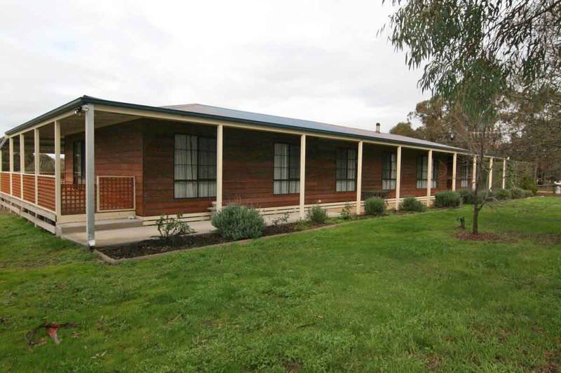 Renovated Family Home - 5 Acres on Towns Edge Picture 2