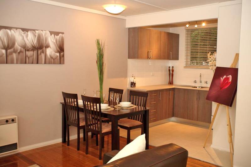 Ultra-Modern, Low Main, Central Unit Picture 1