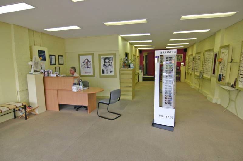 Large Commercial Retail/Office Building Picture 2