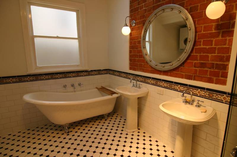 Solid Brick Period Home - Business Zone Picture 2