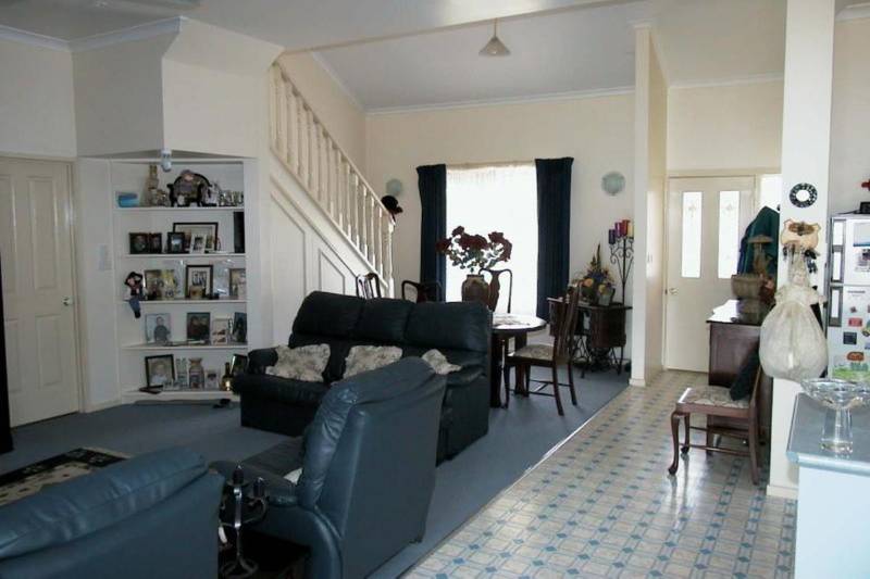 Large Family Home Picture 3