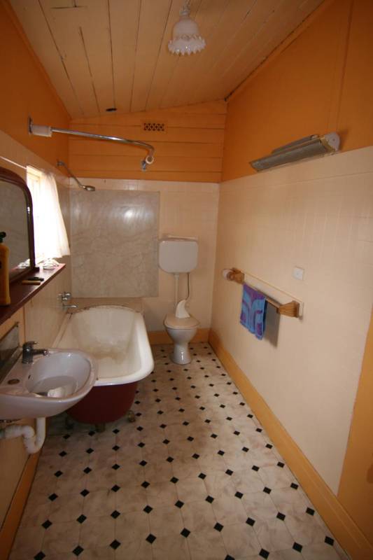 Comfortable home with low maintenace garden. Picture 2