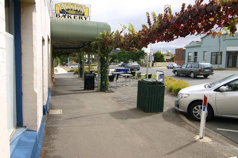 COMMERCIAL PREMISES - TOP OF THE TOWN Picture 3