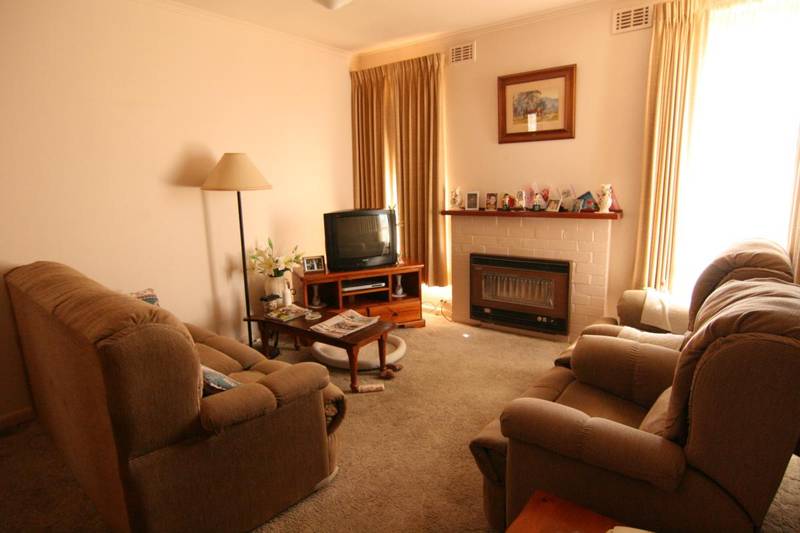 Neat as a pin Picture 2