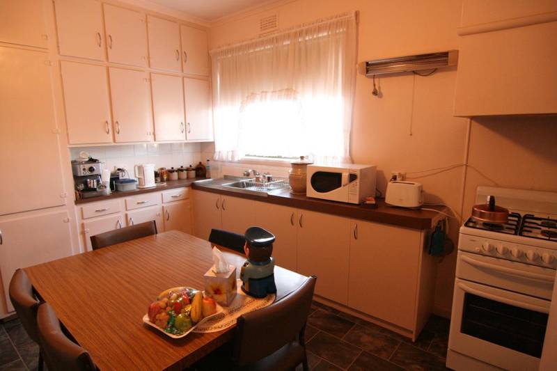 Neat as a pin Picture 3