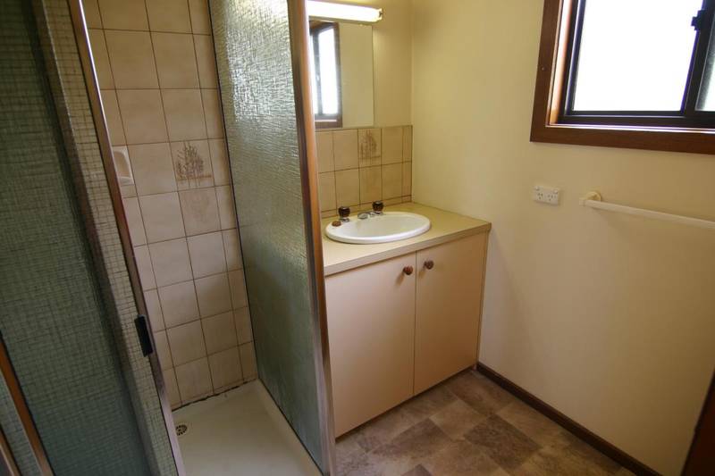 Modern 2 Bedroom Home Picture 3