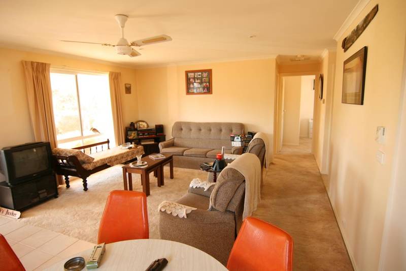 Ideal Country Retreat - Elmhurst Picture 3