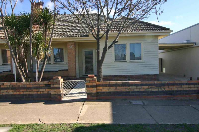 Central 2 Bedroom TownHouse Picture 1