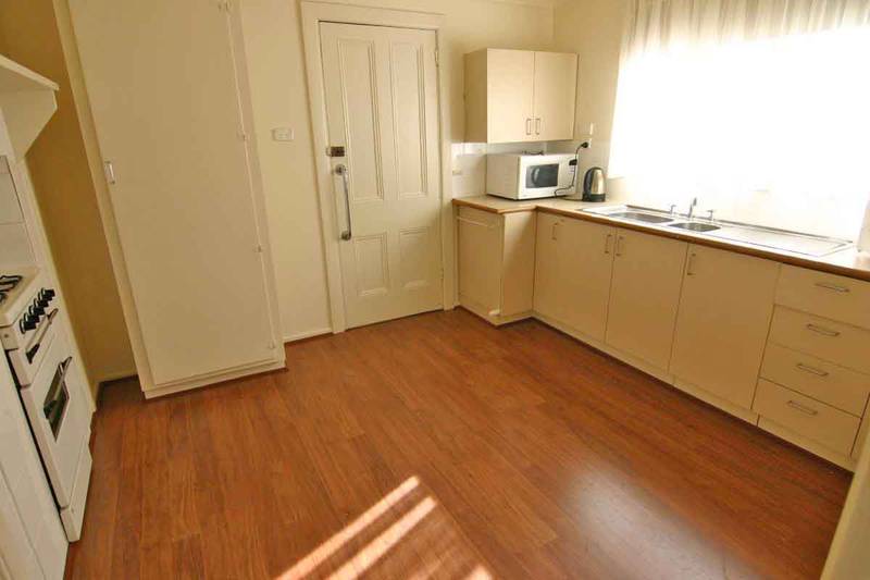 Modern Townhouse with the Train Station at your door step Picture 2