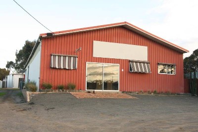 Large Commercial Premises - HIghway Frontage Picture