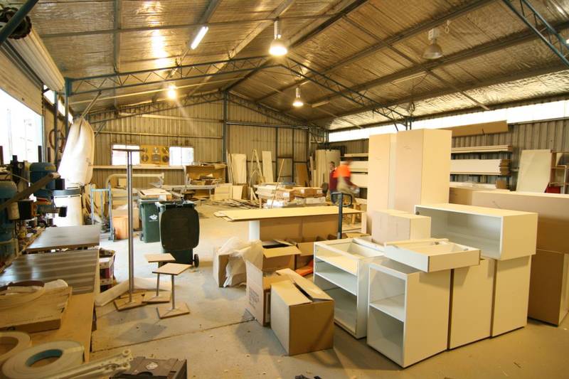 Large Commercial Premises - HIghway Frontage Picture 3