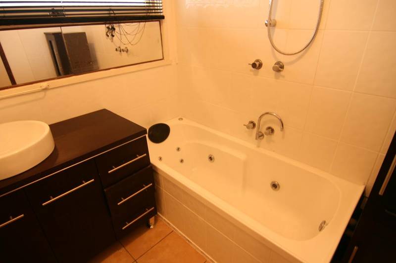 3 BR HOME ON 1/2 ACRE ON THE EDGE OF TOWN Picture 2