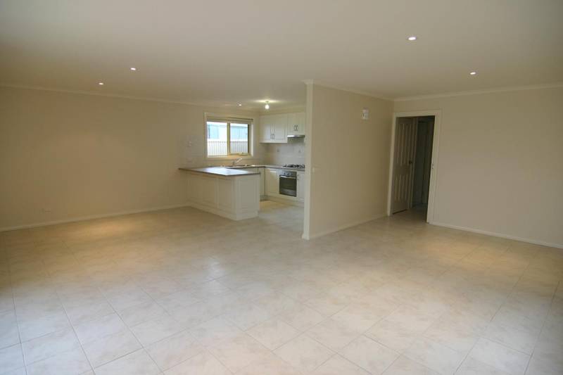 Central 2BR + Office Townhouse Picture 3