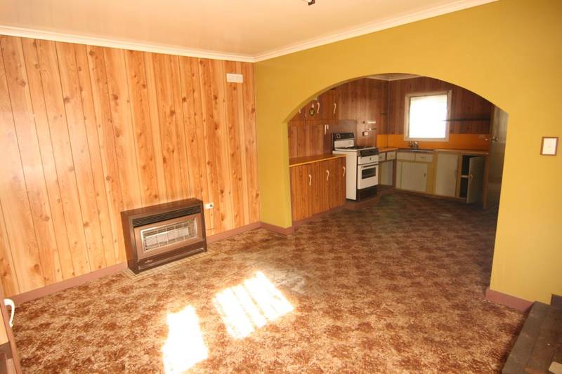 Great Central Location - Need some Love & Attention Picture 3