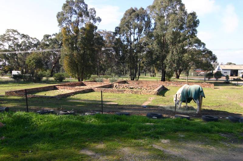 One BR Unit with land to build your dream home Picture 3