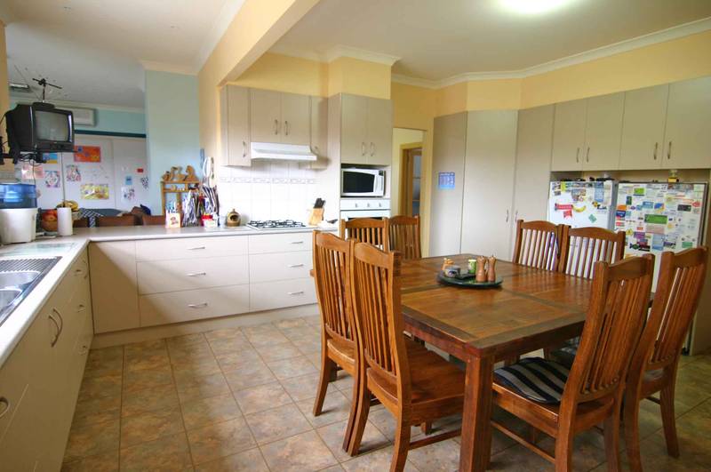 3 Bedroom home in the west end Picture 2