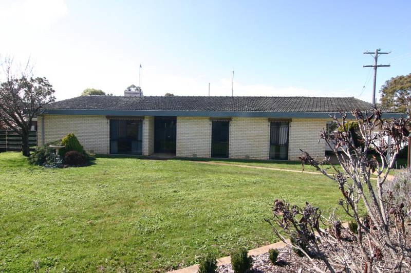 Low Maintenance Brick Veneer Home Picture 1