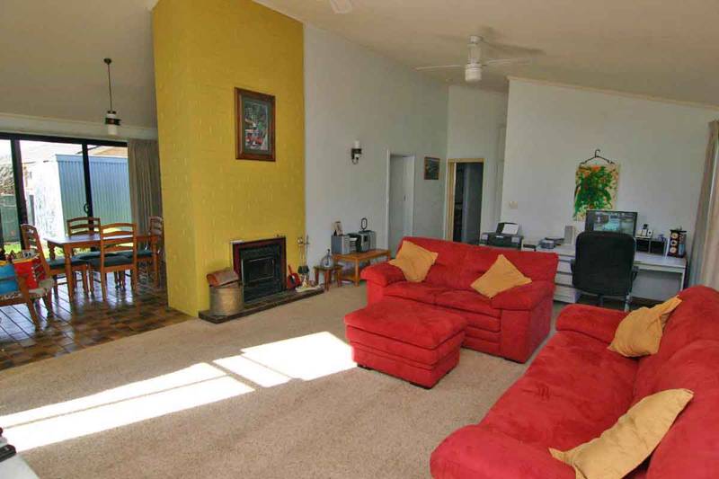 Low Maintenance Brick Veneer Home Picture 2