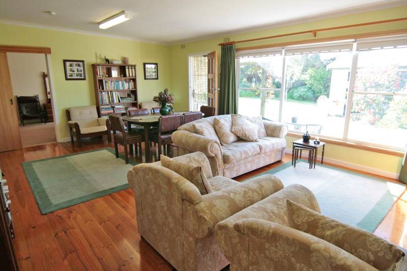 West End - Light, Bright & Roomy Picture 3