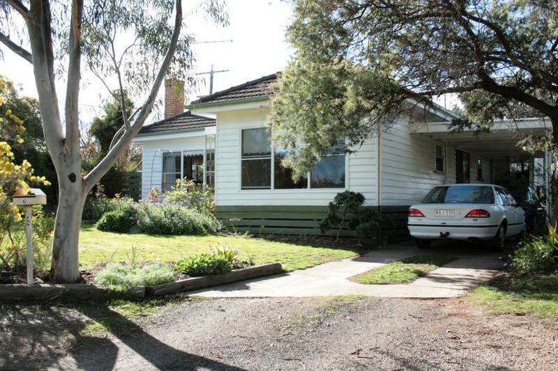 West End - Light, Bright & Roomy Picture 1