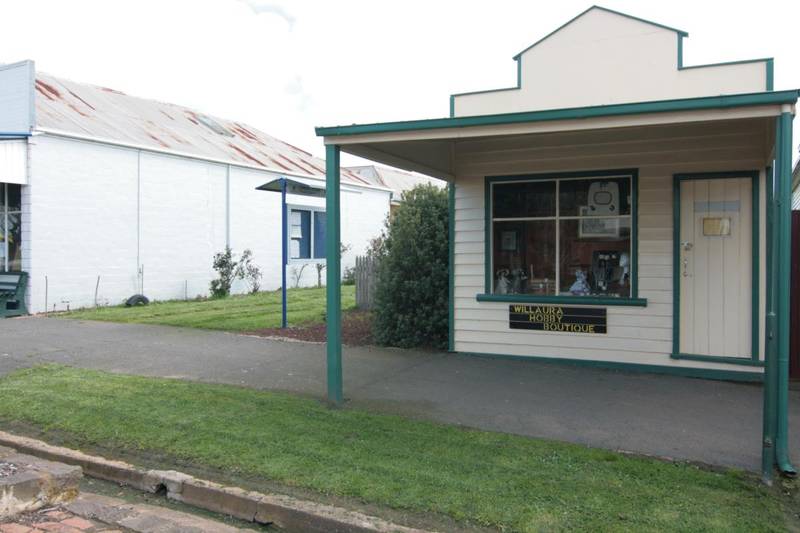 Freehold - 2 Shops & Residence Picture 2