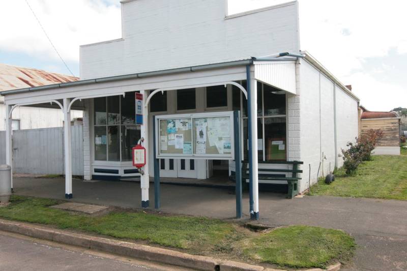 Freehold - 2 Shops & Residence Picture 3