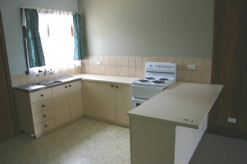 Unit in a quiet central location. Picture 2