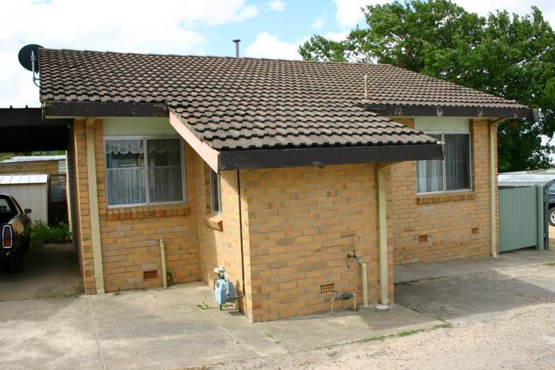 Unit in a quiet central location. Picture 1