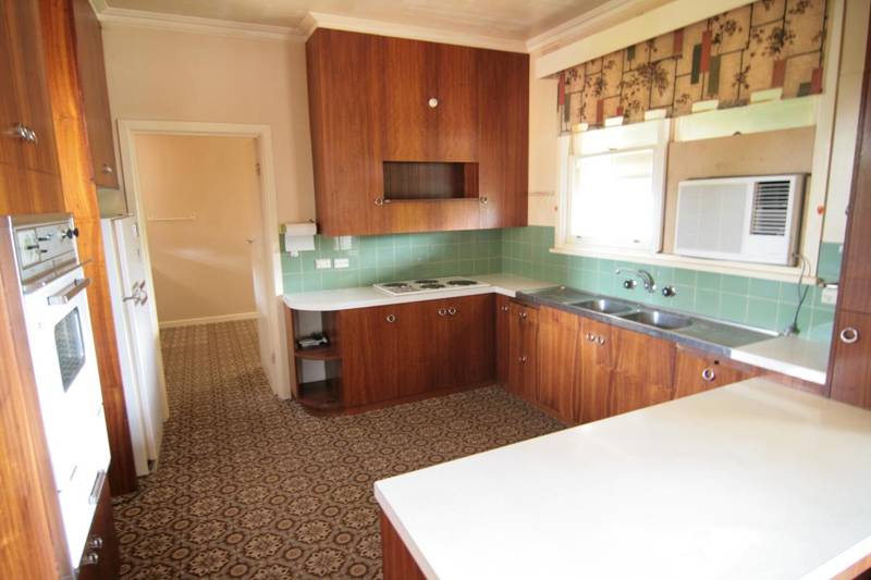 Brick Veneer in Shady Tree Lined Street Picture 3