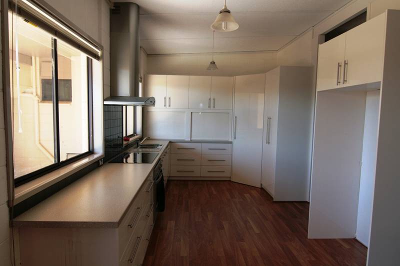 Large Family home in West End Picture 2