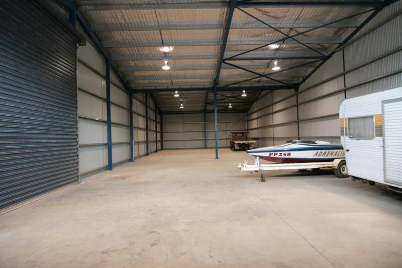 Commercial/Industrial Shed for lease. Picture 3