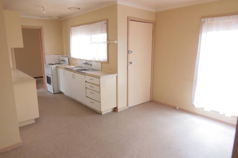 3 Bedroom, low maintenance home. Picture 3