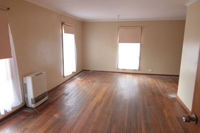 3 Bedroom, low maintenance home. Picture 2