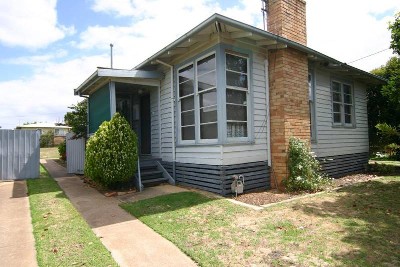 3BR FAMILY HOME- FIRST HOME OR INVESTOR Picture