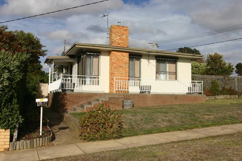 3 Bedroom home on good size block. Picture 1
