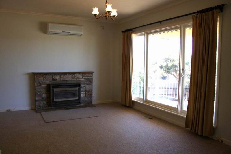 3 Bedroom home in quiet location Picture 2