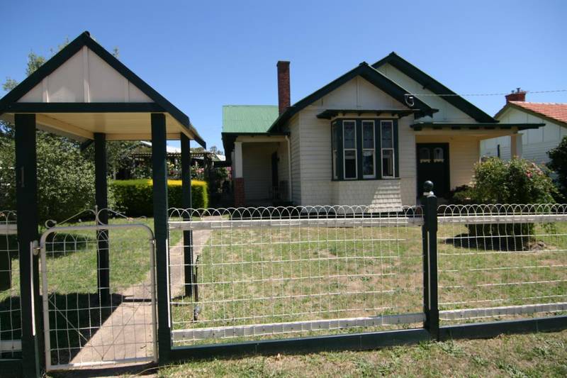 Oozing Period Charm - West End Picture 2