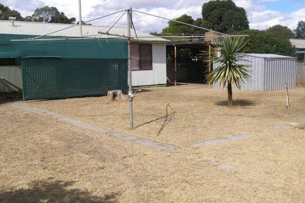 Large secure yard Picture 3