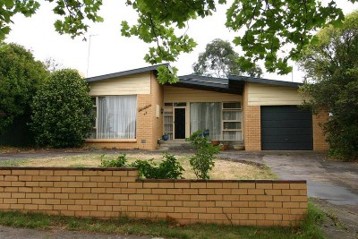 2 SPACIOUS FAMILY LIVING ZONES Picture