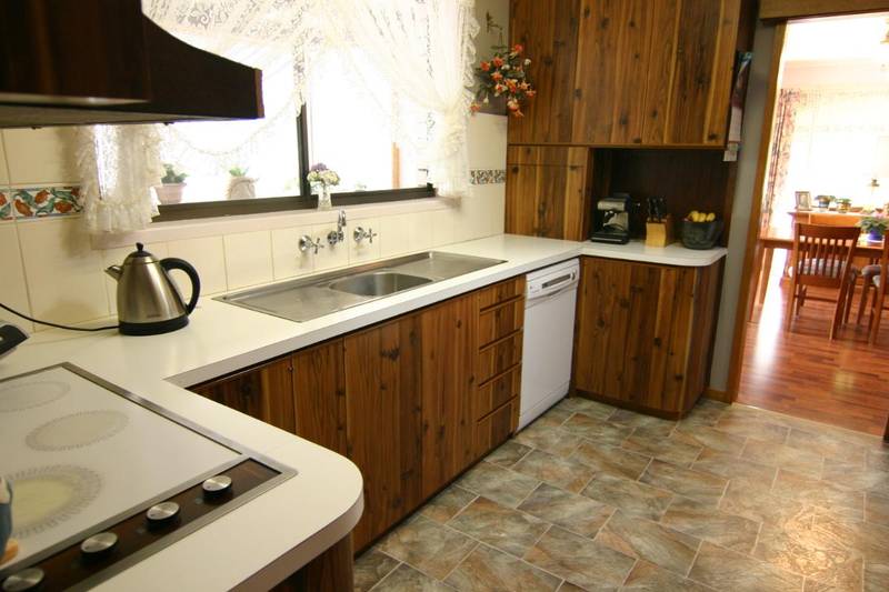 IMMACULATE BRICK VENEER - KEEN VENDORS Picture 3