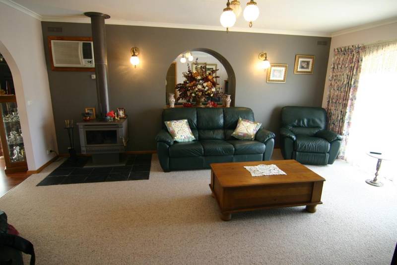 IMMACULATE BRICK VENEER - KEEN VENDORS Picture 2