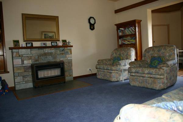 Large Family Home - 5 Bedrooms Picture 3